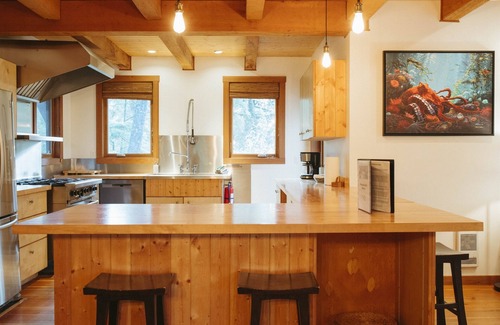 Tofino House | Clayoquot Surf Retreat