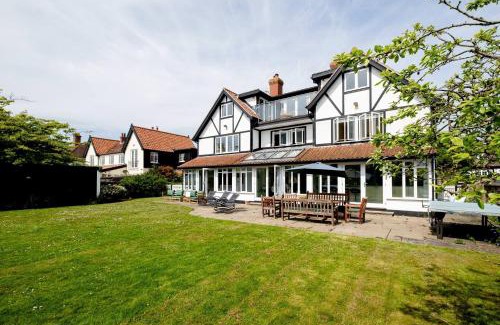 Thorpeness House | Claysmead - A large Lakeside House in Thorpeness - Aldeburgh Coastal Cottages