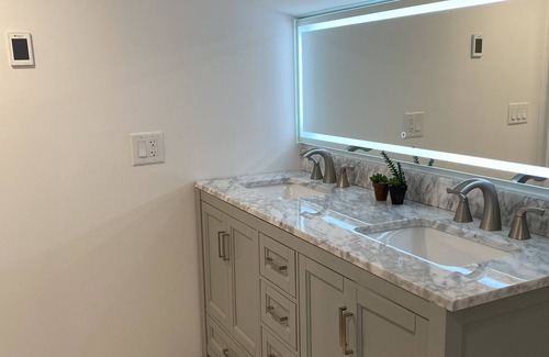 Clayton Apartment | Clayton #3 Cozy, Clean, and Convenient Apartment