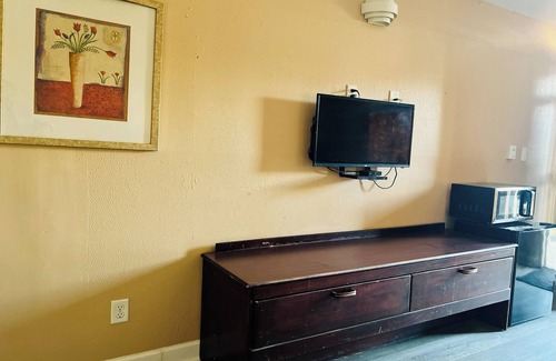 Rockford Hotel | Clayton House Motel