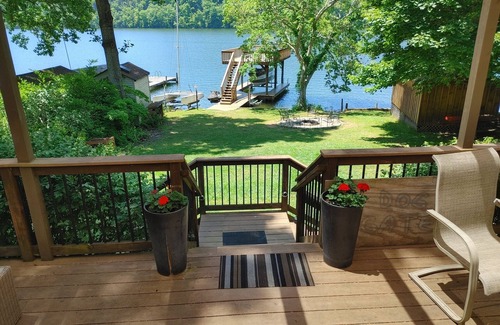 Ingles House | Claytor Lake Waterfront on Beach Drive
