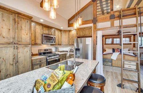 Cle Elum House | Cle Elum Cabin with Hot Tub, Fire Pit and Deck!
