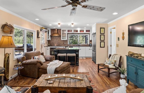 Cle Elum House | Cle Elum House: Mountain Views & River Access