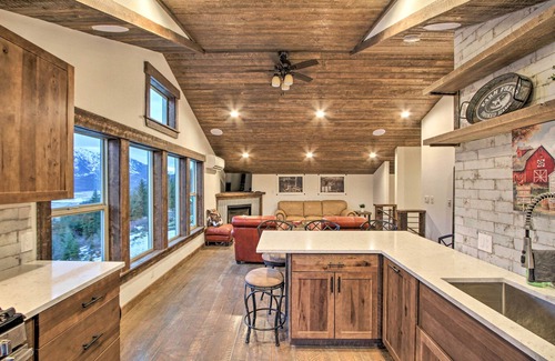 Cle Elum Apartment | Cle Elum Lake Bunkhouse w/Shared Hot Tub & Views!
