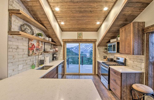 Cle Elum Apartment | Cle Elum Lake Bunkhouse w/Shared Hot Tub & Views!