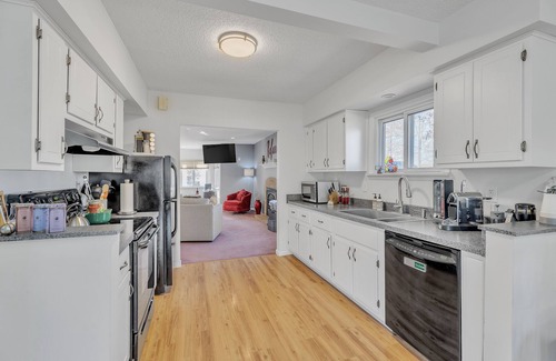 Grass Lake House | Clever Fox is on Big Lake waterfront to Enjoy!
