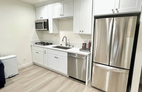 Santa Ana Heights House | Clean 1b1b near Disneyland