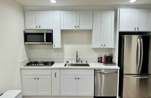 Santa Ana Heights House | Clean 1b1b near Disneyland