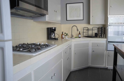 El Segundo Apartment | Clean 1BD Apartment by the Ocean