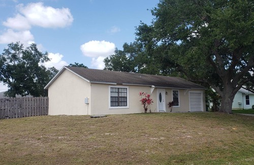 Port Saint Lucie House | Clean 2-bedroom 2 bath turnkey pool house w central air, Wi-Fi, 15 min to beach.