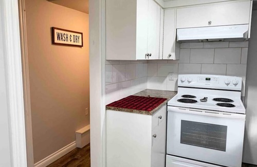 Guildford Apartment | ❤️Clean 2B Canadian Cottage Suite in the City❤️