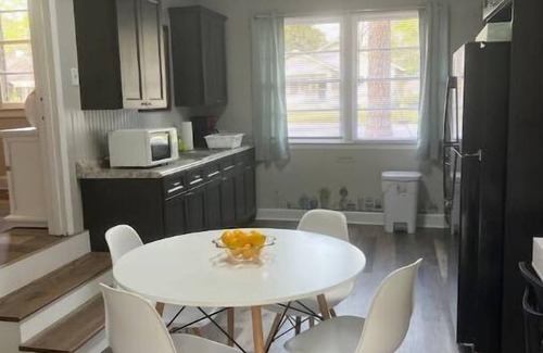 Valdosta House | Clean 2BR 1Bath Duplex in the Heart of Valdosta