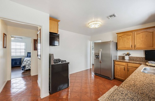 East Whittier House | Clean 3 bedroom 2 bathroom home