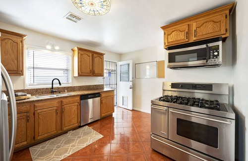 East Whittier House | Clean 3 bedroom 2 bathroom home