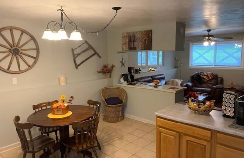 Lansing Apartment | Clean 3 bedroom apartment in safe neighborhood