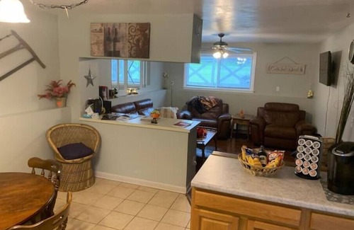 Lansing Apartment | Clean 3 bedroom apartment in safe neighborhood