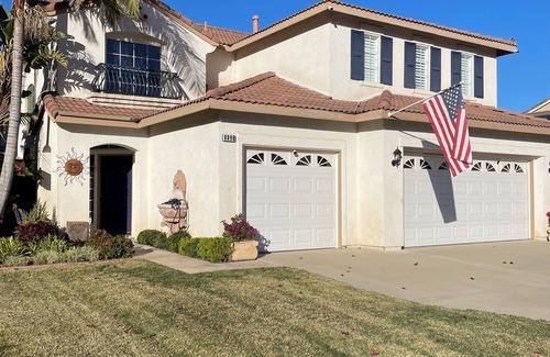 Corona House | Clean 3-bedroom house with AC and WiFi in peaceful Corona.