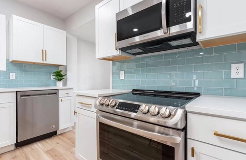 Pueblo Apartment | Clean 3-BR, Pet Friendly, 5 mins to Riverwalk, Free WiFi