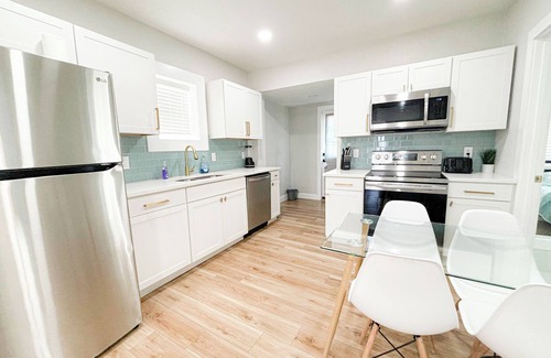 Pueblo Apartment | Clean 3-BR, Pet Friendly, 5 mins to Riverwalk, Free WiFi