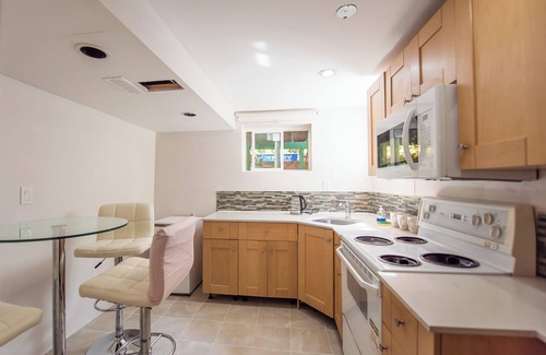 Burnaby House | Clean 4 Bedroom Basement Suite at Burnaby Metrotown Neighbourhood