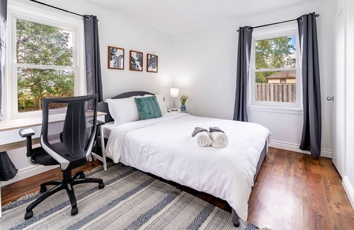 Argyle House | ⭐️Clean 5 bedroom home with 2 kitchens⭐️