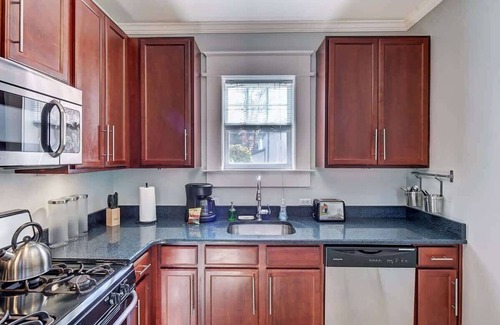 Dilworth Condo | Clean 6BR, 3 King Condos | Dilworth | Walkable