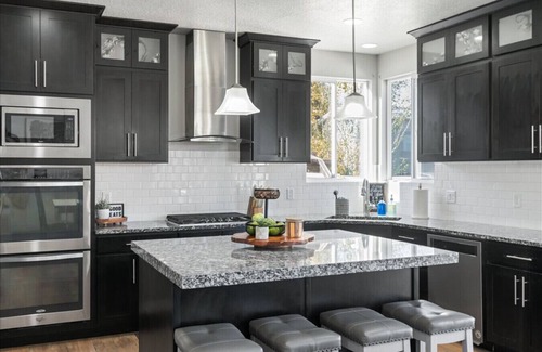 West Jordan House | Clean 7 Bedroom, Gym, Sauna, Hot Tub, Game Room