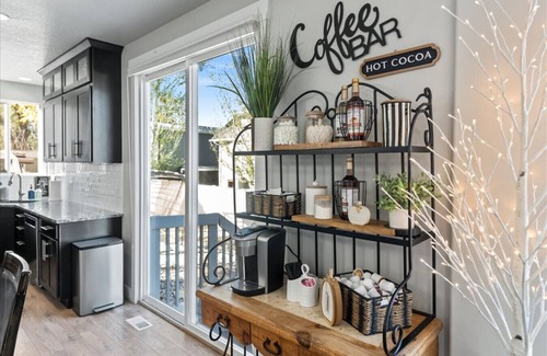 West Jordan House | Clean 7 Bedroom, Gym, Sauna, Hot Tub, Game Room