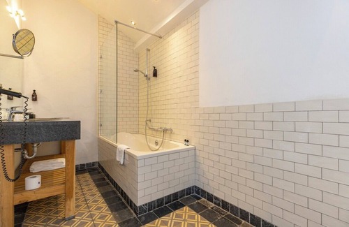 Baarlo House | Clean and Calm Stay Near Walking Trails and Outlet Stores! Onsite Dining