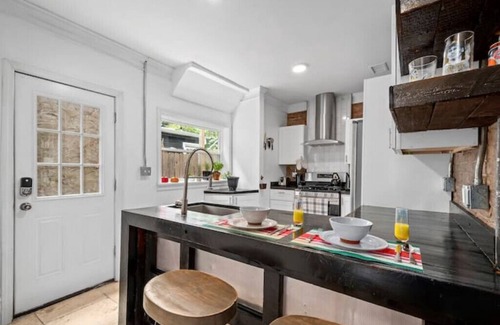 East Allegheny House | Clean and Central: Downtown Pittsburgh House with Parking