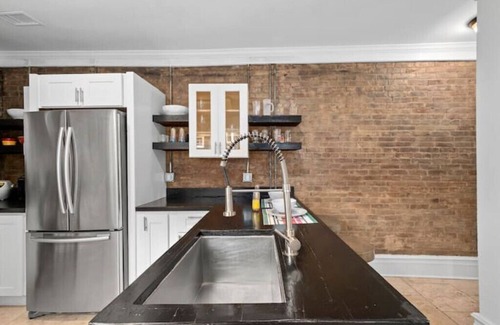 East Allegheny House | Clean and Central: Downtown Pittsburgh House with Parking