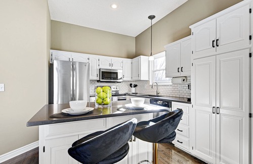 Overland Park House | Clean and Chic Home In Overland Park