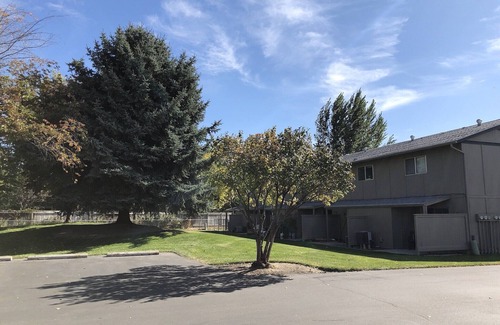 Eagle House | Clean and Close To Boise & Meridian Downtown Eagle