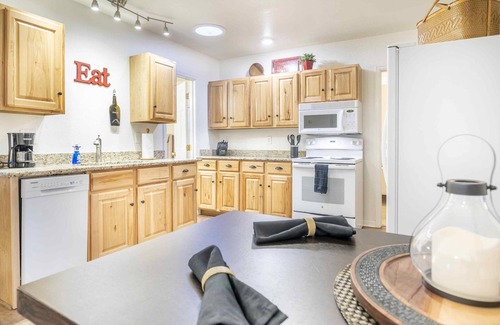 West Colorado Springs House | Clean and comfortable with astounding views of Pikes Peak.