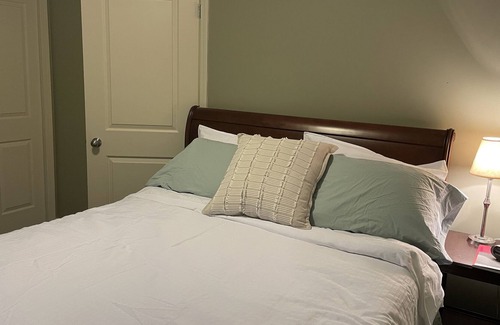 Pemberton House | Clean and Comfortable base for a family/group of 5.
