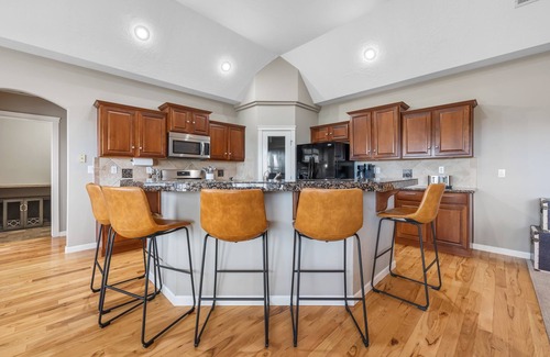 Meridian House | Clean and Comfortable Centrally Located 5br/3Bath home in Meridian, ID.