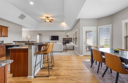 Meridian House | Clean and Comfortable Centrally Located 5br/3Bath home in Meridian, ID.