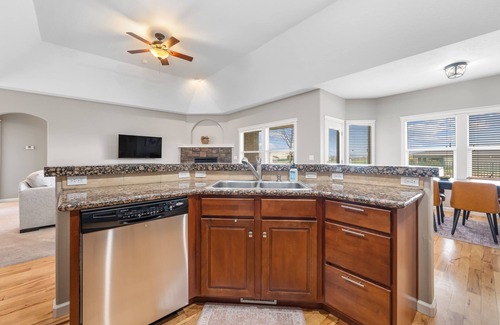 Meridian House | Clean and Comfortable Centrally Located 5br/3Bath home in Meridian, ID.
