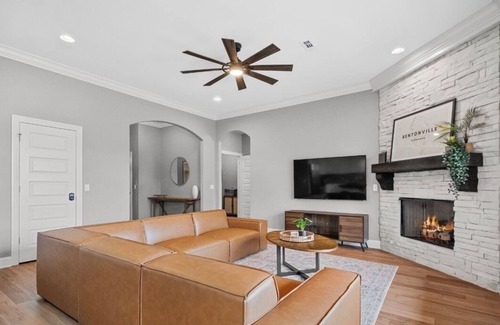 Bentonville House | Clean and comfy! Perfect place to work or relax. Between XNA & dtwn!