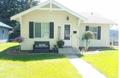Rupert House | Clean and cozy 3 bdrm one bath home in the heart of Rupert.