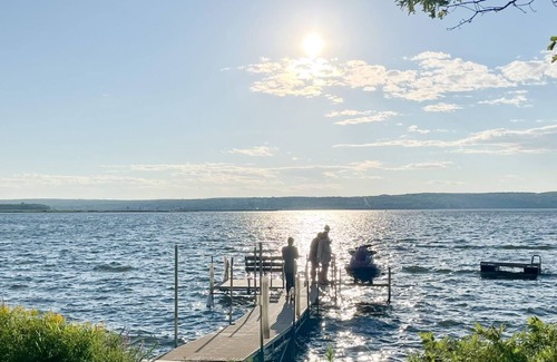 Lake Linden House | Clean and Cozy Cabin with Hot Sauna, Watersports + Snowmobiling