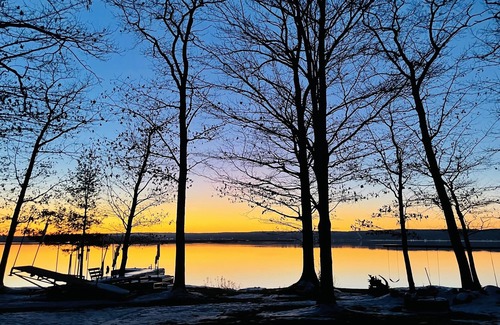 Lake Linden House | Clean and Cozy Cabin with Hot Sauna, Watersports + Snowmobiling