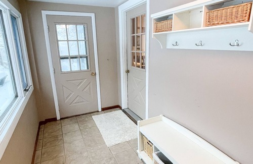 Lake Linden House | Clean and Cozy Cabin with Hot Sauna, Watersports + Snowmobiling