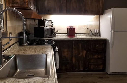 Conroe House | Clean and Cozy Creekside Home