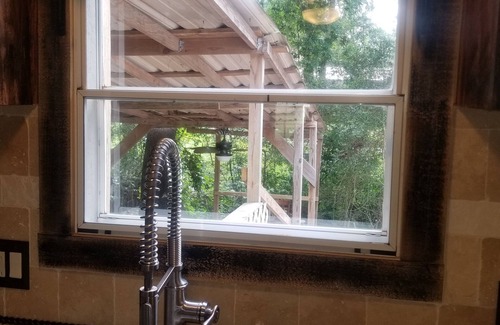 Conroe House | Clean and Cozy Creekside Home