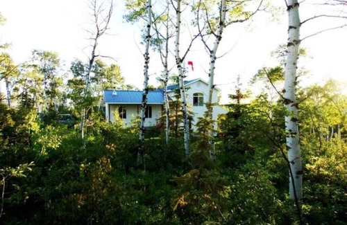 Ashton House | Clean and Cozy Forest Hideout