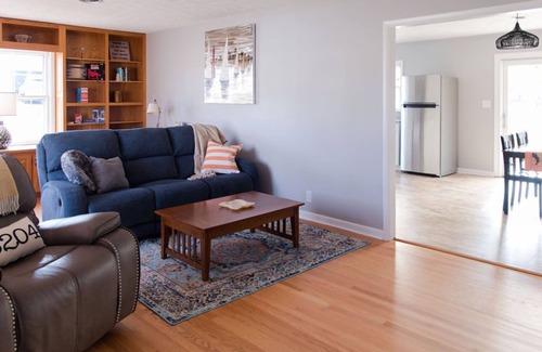 Greeneville House | Clean and Cozy guest house in Greeneville. 2 King beds, kid friendly, sleeps 10