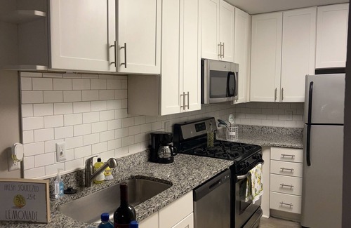Morningside-Lenox Park Apartment | Clean and cozy