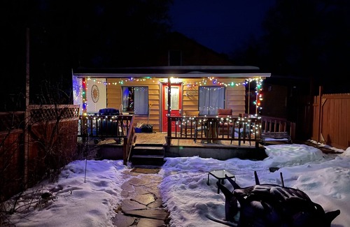 Lava Hot Springs Cabin | Clean and Cozy Cabin on Main Street - Walk to the river and hot pools!
