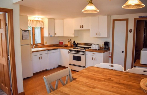 West Dennis House | Clean and cute home 3 bedroom, 2 bath house less than 1 mile to beaches